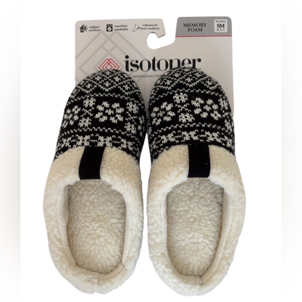 ISOTONER Black Pattern Knit Sherpa Slippers Size S/M *NEW*